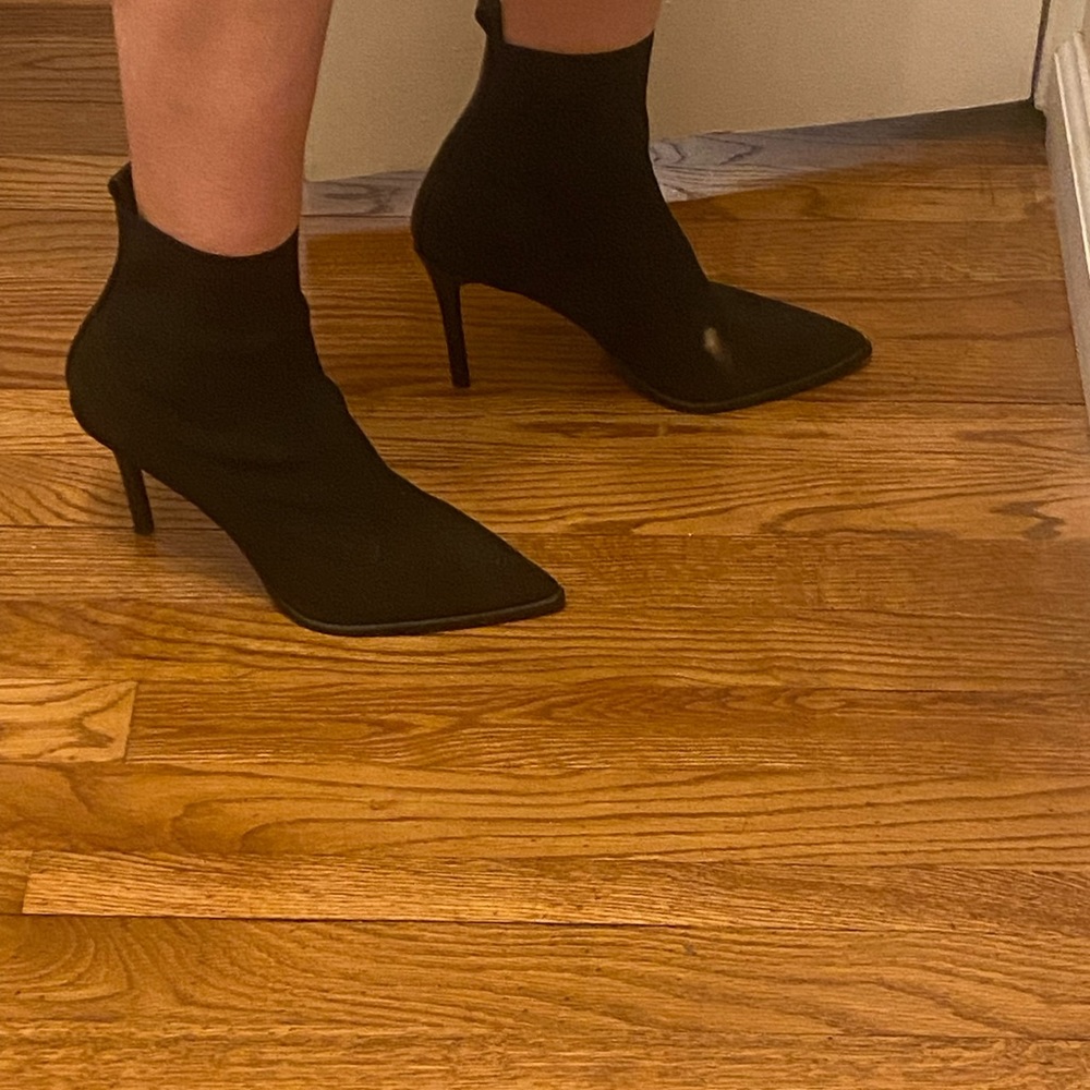 Black stretch booties with heel, size 9 - Picture 7 of 7